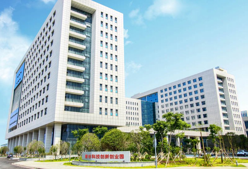 面对复杂多变的市场环境,许多企业在发展过程中会遇到各种挑战。此时,寻求专业的企业咨询公司的帮助便显得尤为重要。今天我们就来探讨一下企业咨询公司在企业发展过程中的作用,并通过对比分析,看看它们究竟有哪些优劣势。